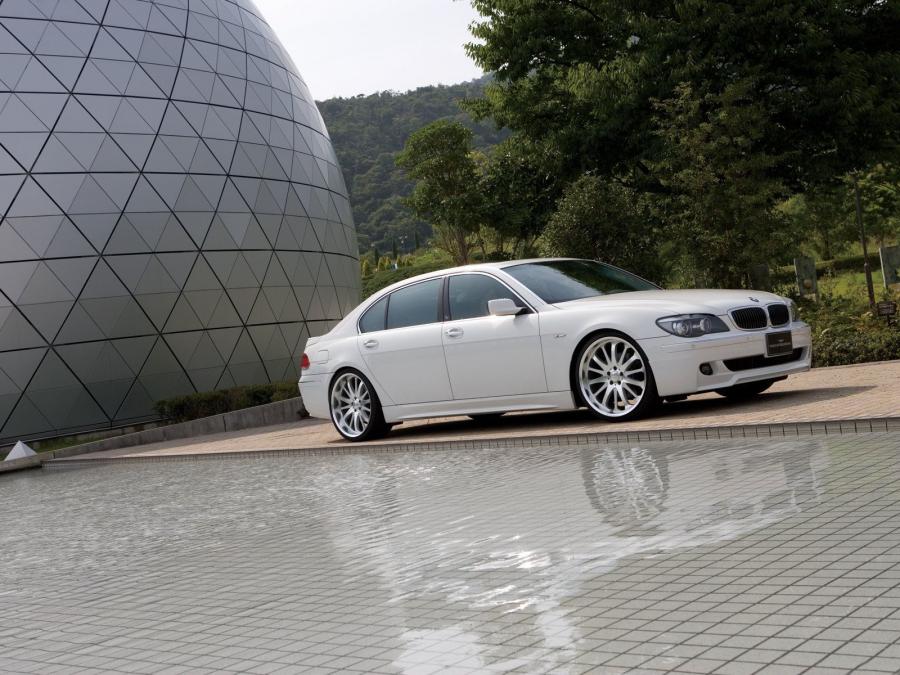  BMW 750Li by Wald 2005 года  (фото 5 из 10)